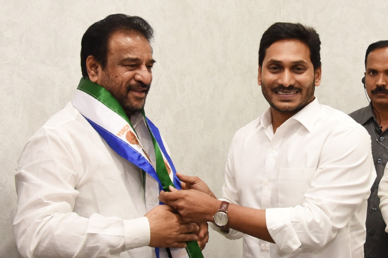 Former minister Ramasubba Reddy joins YSRCP