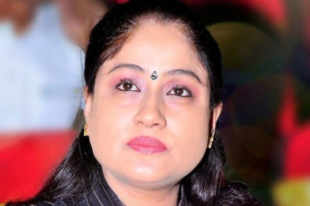 Vijayashanthi questioned KCR over Owaisi comments