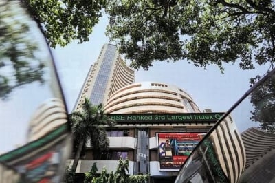 Indian stock markets ends low amidst corona scares
