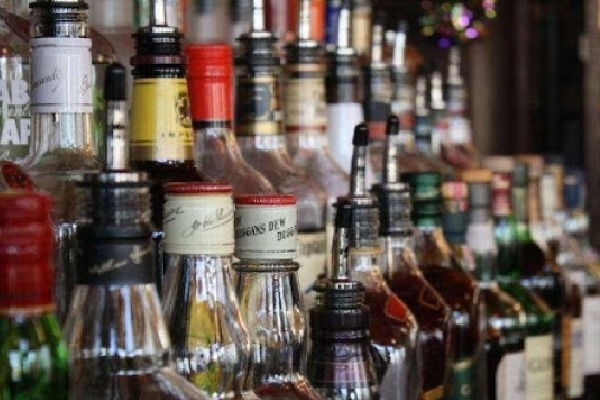 Costable who robbed liquor bottles arrested in Telangana