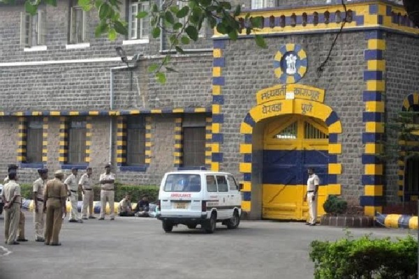 Maharashtra decides to release prisoners due to corona outbreak