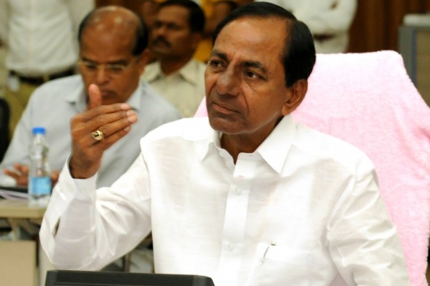 CM KCR meets ministers and officials to discuss on Godavari waters