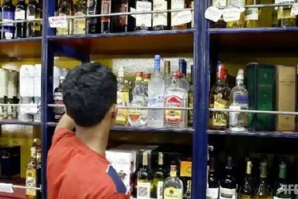 Liquor selling continue in Hyderabad