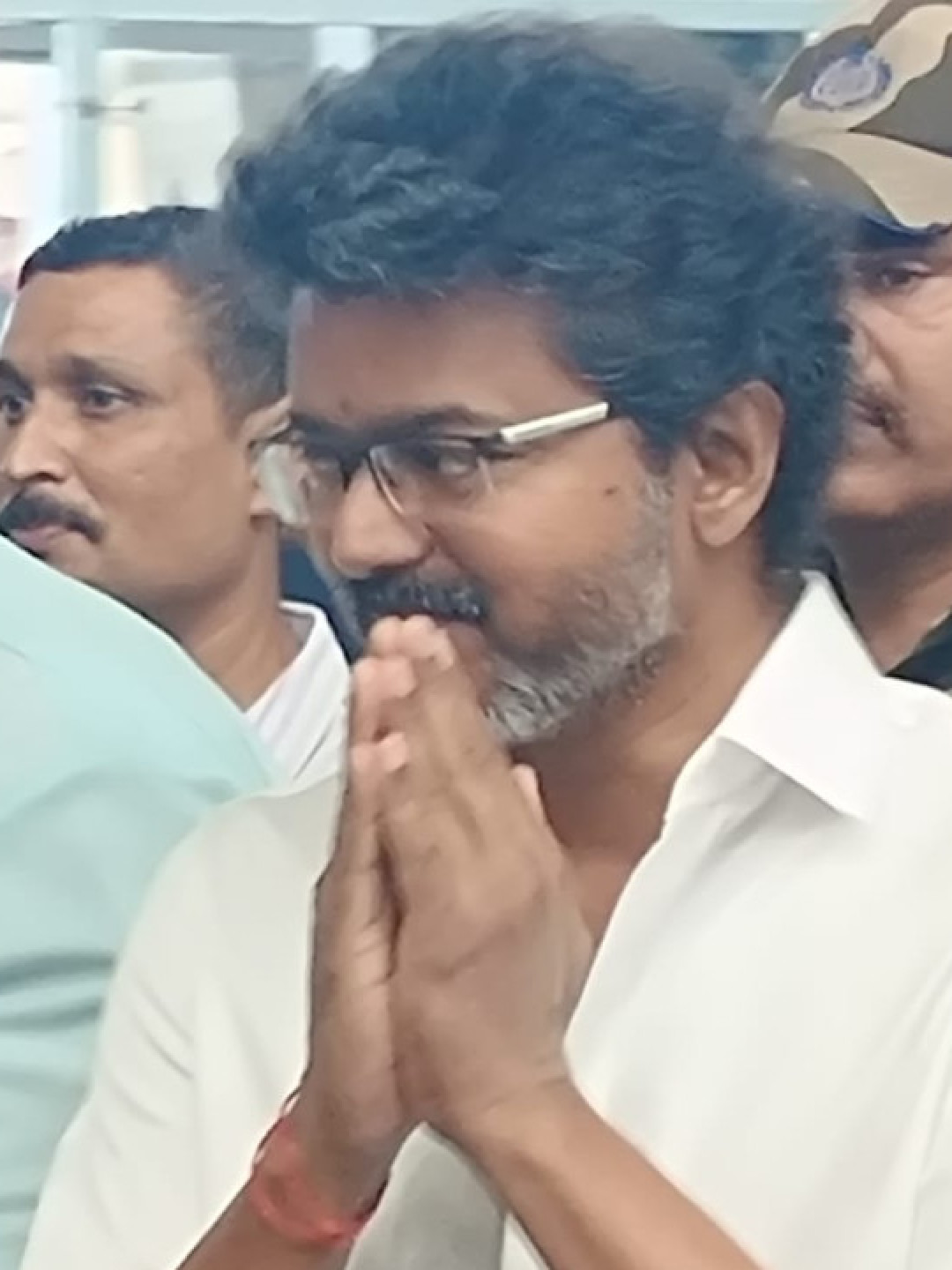 ఎంజీఆర్, జయ బాటలో సీఎం విజయ్.. కొల్లూరు మూకాంబిక అమ్మవారికి వెండి కత్తి సమర్పణ