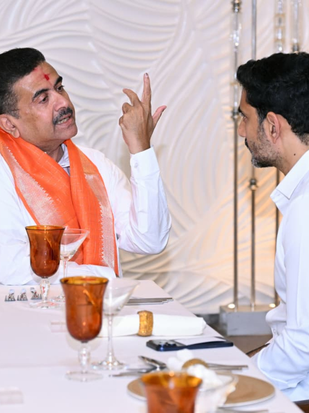 కోల్‌కతా వెళ్లిన నారా లోకేశ్... సీఎం సువేందు అధికారితో కీలక భేటీ