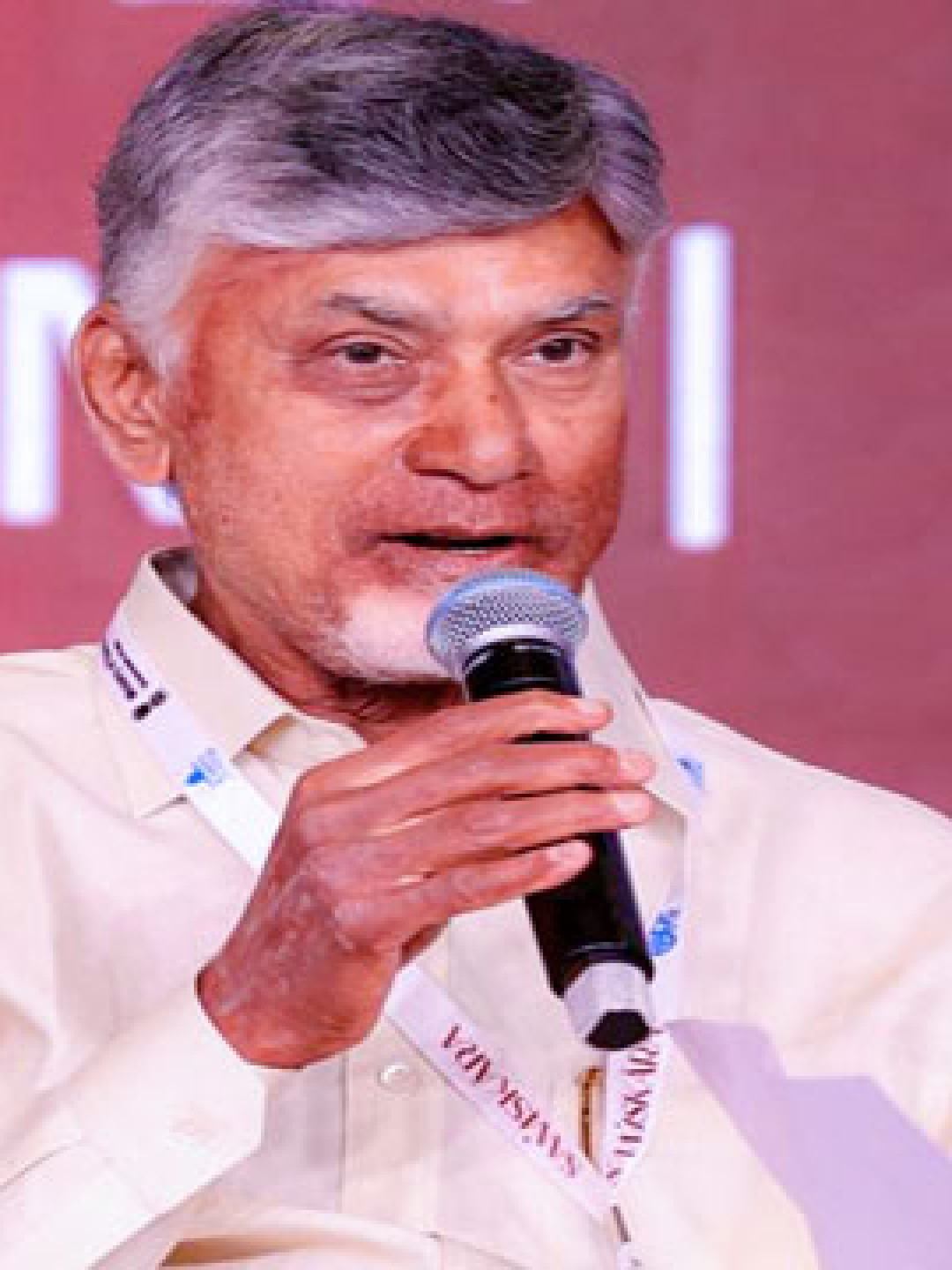 ఆ హంత‌కుడికి జ‌గ‌న్‌కి దగ్గరి పోలికలు ఉన్నాయి: సీఎం చంద్రబాబు
