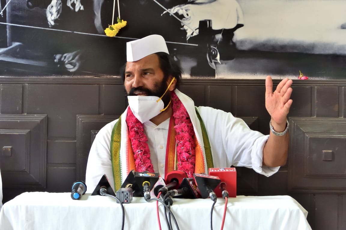 Uttam Kumar Reddy slams Telangana government on corona tests