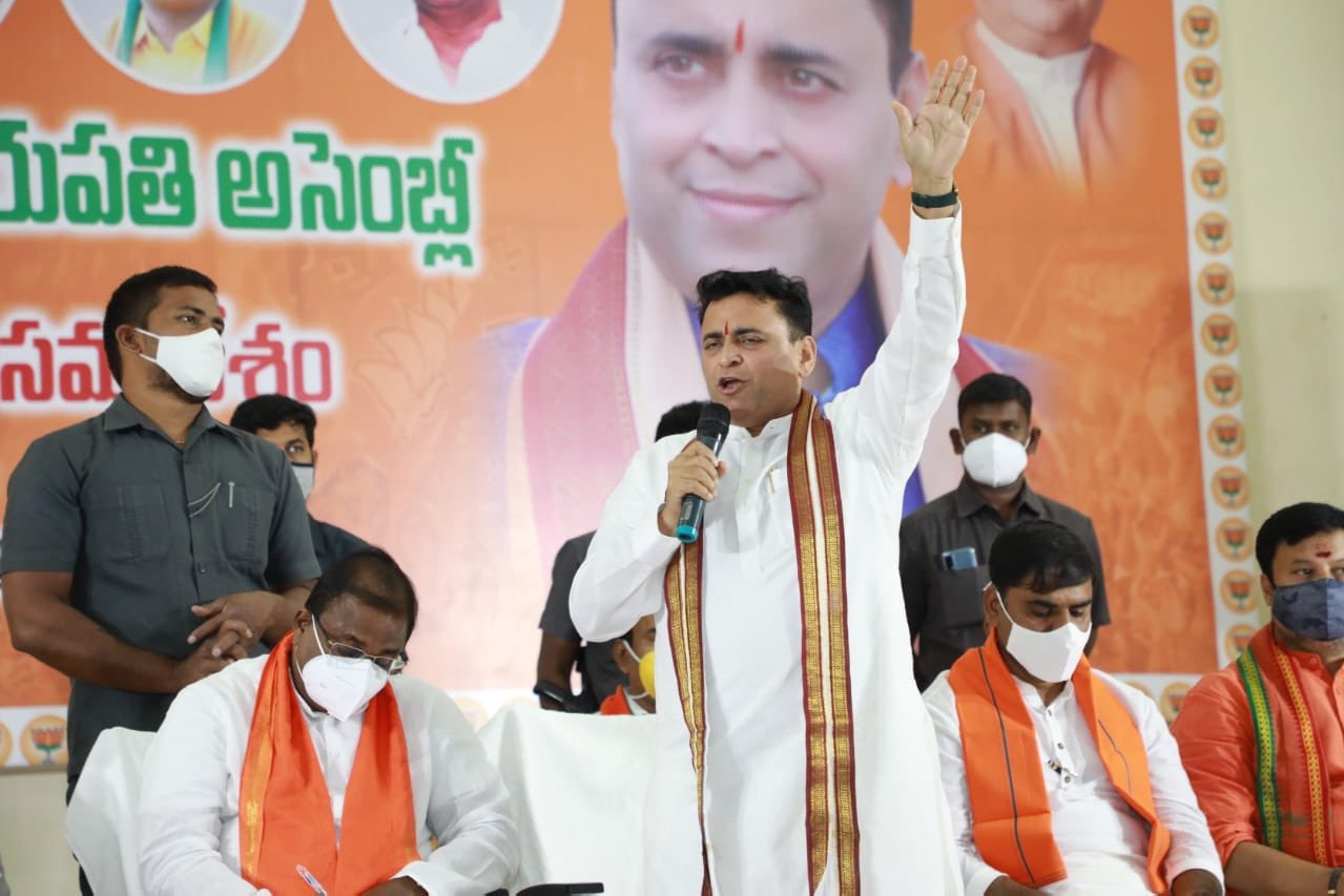 Sunil Deodhar describes NTR as Bahubali and Chandrababu as Kattappa