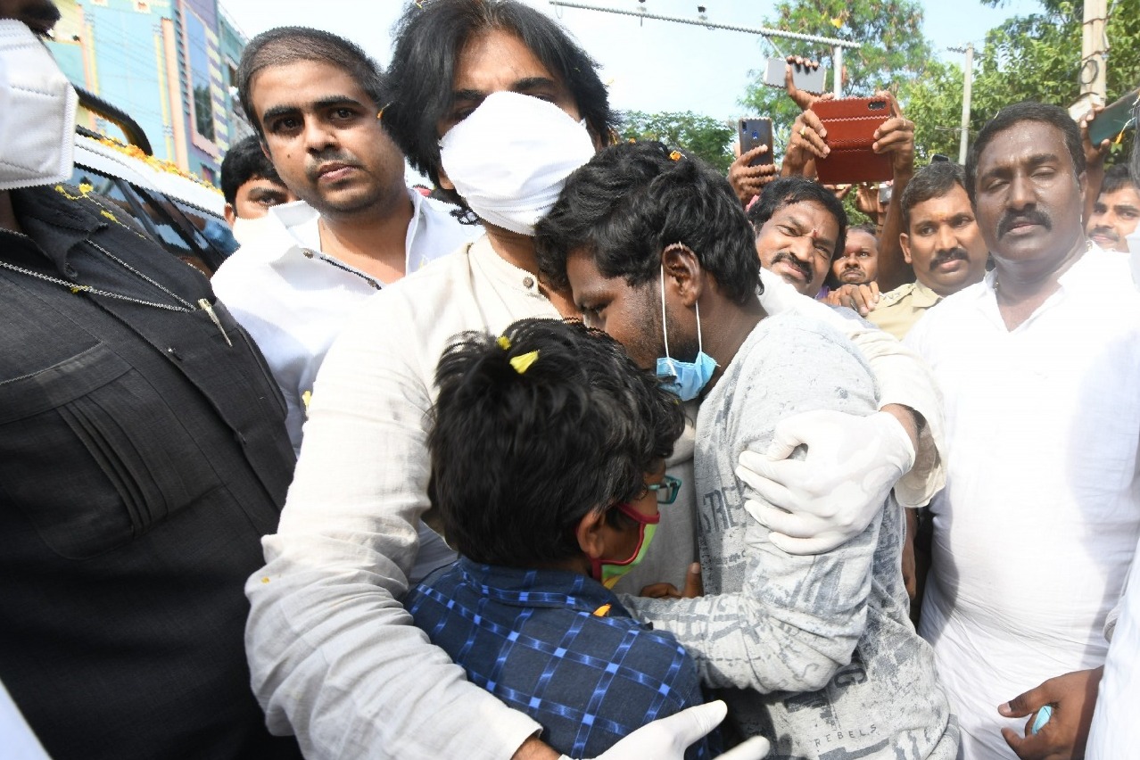4 injured in pawan kalyan bike rally
