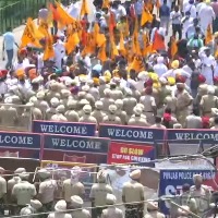 SAD chief Sukhbir Singh Badal detained by Punjab Police amid protest outside CM Amarinder Singh residence