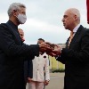 India Hands a gift 17th century Queens Relics