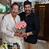Chiranjeevi visits senior actor Kaikala Sathyanarayana