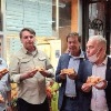 Brazil President Jair Bolsanaro eats pizza on side walk photos goes viral