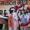 Grand welcome to PM Modi at airport on return from US