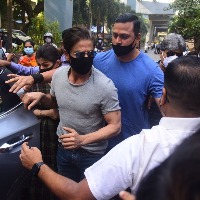 Cruiser raid: Witness claims bribe sought from SRK, NCB takes cognisance