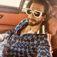 Ranveer Singh posts quirky picture and the Internet has a field day!