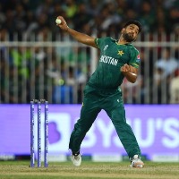 Pakistan bowlers once again fires