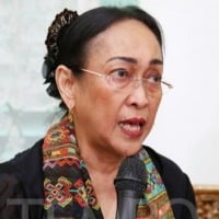 Sukmawati Soekarnoputri adopts Hindu religion