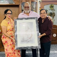 Brahmanandam gifted his art work to Krishnam Raju