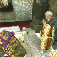 modi performs prayers at kedarnath