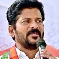 Congress workers fights infront of Revanth Reddy