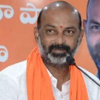 telangna bjp chief bandi sanjay to meet ap capital farmers soon