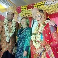 Bihar man marries French girl, netizens love their inter-racial wedding pictures