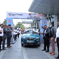 Renault KWID crosses 4,00,000 sales milestone celebrates with 'Mileage Rally' in Hyderabad