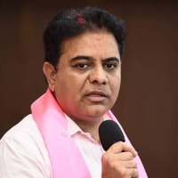 KTR demands center to setup Handloom cluster in Telangana