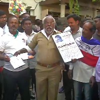 fans gather at rajnikant residence 