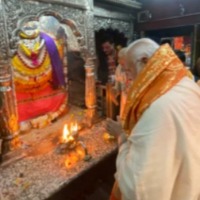 Narendra Modi offers prayers at Kashi Vishwanath temple