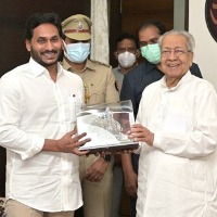 Jagan meets Governor Biswabhusan Harichandan