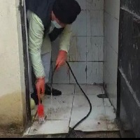 Madhya Pradesh Energy Minister Pradhuman Singh Tomar cleaned the toilet of a govt school in Gwalior