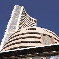 Sensex looses 1065 points amid raise in Omicron virus