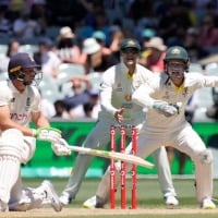 Australia beat England in second ashes test