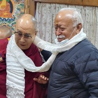 Mohan Bhagawat meets Dalai Lama
