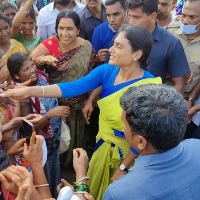 sharmila slams kcr