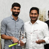 Andhra CM grants land for badminton academy to Kidambi Srikanth