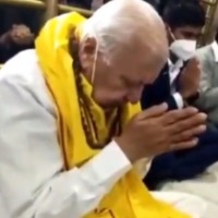 Kerala governor Arif Mohammed Khan offers prayers at Ujjain Mahakaleswar Temple