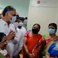 Harish Rao gives masks to women in Chaitanyapuri