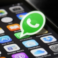 WhatsApp rolling out global voice note player for iOS beta
