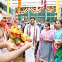 Andhra CM goes traditional for Sankranti celebrations
