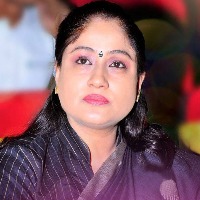 Vijayasanthi thanked every one who wishes on her political career