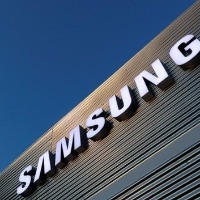 Samsung tops global smartphone market in 2021 with 271 mn units