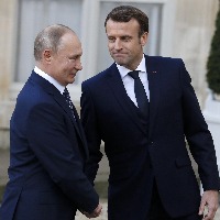 Putin, Macron discuss security guarantees over phone