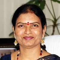 KCR comments on Indian boundaries are not good says DK Aruna 