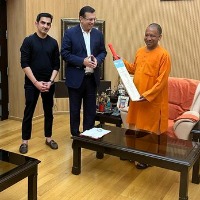 Lucknow Super Giants gifts first bat to CM Yogi Adithyanath