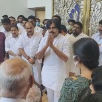 Pawan Kalyan pays homage to Mekapati Goutham Reddy