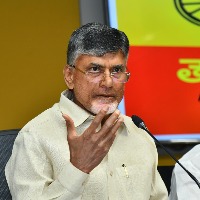 Chandrababu held meeting wtih party leaders