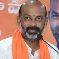BJP Telangana chief angry over meeting of dissident leaders